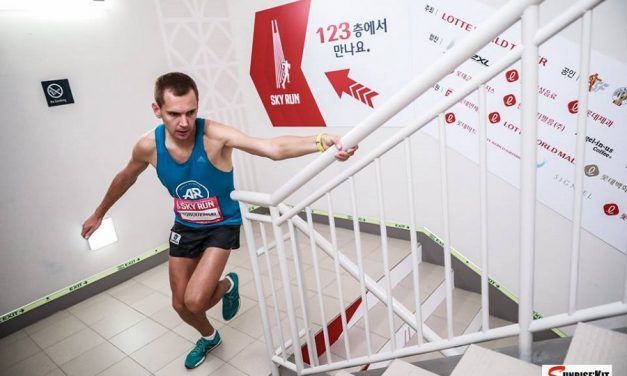 Piotr Lobodzinski sube a 3’5 escalones/ segundo los 81 pisos del edificio más alto del Sudeste Asiático