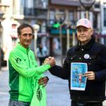 Nicolás de las Heras lleva el ultrafondo hasta Fisterra con un récord solidario en O Camiño dos Faros