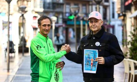 Nicolás de las Heras lleva el ultrafondo hasta Fisterra con un récord solidario en O Camiño dos Faros