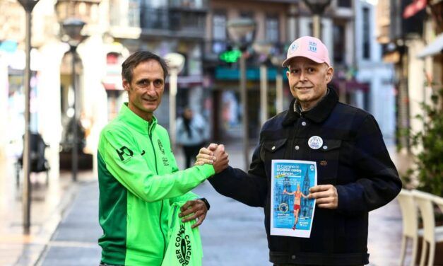 Nicolás de las Heras lleva el ultrafondo hasta Fisterra con un récord solidario en O Camiño dos Faros
